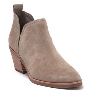 NIB Dolce Vita Eve V-Cut Ankle Boots Bootie Taupe